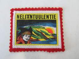 Neljäntuulentie -kangasmerkki / matkailumerkki / hihamerkki / badge -pohjaväri punainen