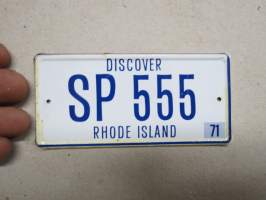 Rhode Island SP-555 1971 -rekisterikyltti, keräilykyltti