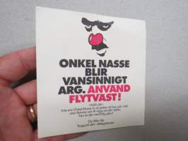 Onkel Nasse blir vansinnigt arg. Använd flytväst! -tarra