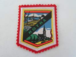 Kotka -kangasmerkki / matkailumerkki / hihamerkki / badge -pohjaväri punainen