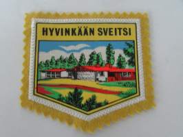 Hyvinkää - Sveitsi -kangasmerkki / matkailumerkki / hihamerkki / badge -pohjaväri keltainen
