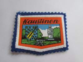 Kaustinen -kangasmerkki / matkailumerkki / hihamerkki / badge -pohjaväri sininen