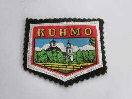 Kuhmo -kangasmerkki / matkailumerkki / hihamerkki / badge -pohjaväri musta