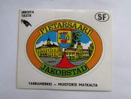 Pietarsaari - Jakobstad -tarra, matkamuistotarra 1970-luvulta