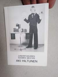 Junioritaikurien Suomen mestari Aki Hiltunen -mainoskortti