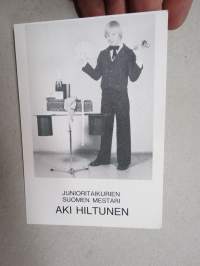 Junioritaikurien Suomen mestari Aki Hiltunen -mainoskortti