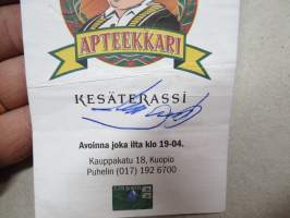 Kari Tapio -nimikirjoitus, kirjoitettu v. 2006 Kuopiossa pääsylipun taakse