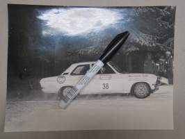 Opel Ascona rallikisassa, nr 38 -valokuva