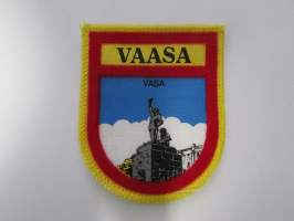 Vaasa - Vasa -kangasmerkki / matkailumerkki / hihamerkki / badge -pohjaväri keltainen