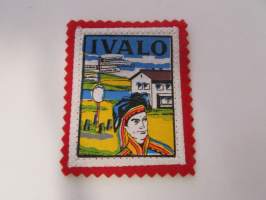 Ivalo -kangasmerkki / matkailumerkki / hihamerkki / badge -pohjaväri punainen
