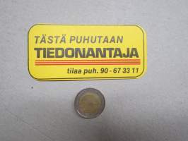 Tästä puhutaan - Tiedonantaja -vasemmistolainen 1970-luvun tuki- ja solidaarisuus- / varainkeruumerkki -tarra