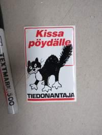 Kissa pöydälle - Tiedonantaja -vasemmistolainen 1970-luvun tuki- ja solidaarisuus- / varainkeruumerkki -tarra