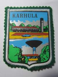 Karhula -kangasmerkki / matkailumerkki / hihamerkki / badge -pohjaväri vihreä