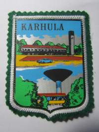 Karhula -kangasmerkki / matkailumerkki / hihamerkki / badge -pohjaväri vihreä