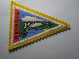 Heinola -kangasmerkki / matkailumerkki / hihamerkki / badge -pohjaväri keltainen