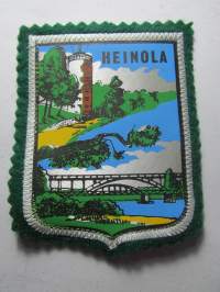 Heinola -kangasmerkki / matkailumerkki / hihamerkki / badge -pohjaväri vihreä