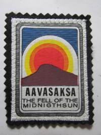 Aavasaksa thefell of the midnigthsun-kangasmerkki / matkailumerkki / hihamerkki / badge -pohjaväri musta