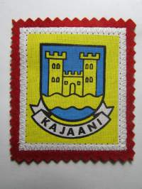 Kajaani -kangasmerkki / matkailumerkki / hihamerkki / badge -pohjaväri punainen