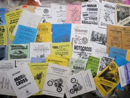 Motocross-kilpailujen käsiohjelmia 1990-luvun alusta noin 40 kpl erä + muuta materiaalia