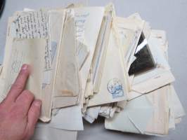 Ruotsiin lähetetyn sotalapsen kirjeitä kotiin erä runsas 100 kappaletta - mukana joitakin muita papereita, katso kuvat noin 30 kpl (nimitiedot häivytetty kuvista)