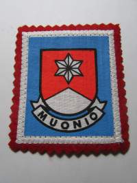 Muonio -kangasmerkki / matkailumerkki / hihamerkki / badge -pohjaväri punainen