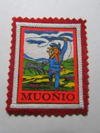 Muonio -kangasmerkki / matkailumerkki / hihamerkki / badge -pohjaväri punainen