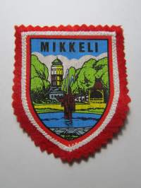 Mikkeli -kangasmerkki / matkailumerkki / hihamerkki / badge -pohjaväri punainen
