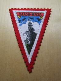 Vaasa-Wasa -kangasmerkki / matkailumerkki / hihamerkki / badge -pohjaväri punainen
