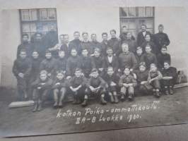 Kotkan Poika-ammattikolu II A-B luokka 1930 -valokuva