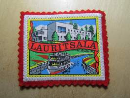 Lauritsala -kangasmerkki / matkailumerkki / hihamerkki / badge -pohjaväri punainen