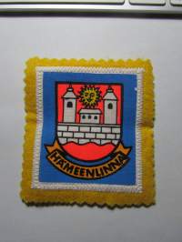 Hämeenlinna -kangasmerkki / matkailumerkki / hihamerkki / badge -pohjaväri keltainen