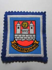Hämeenlinna -kangasmerkki / matkailumerkki / hihamerkki / badge -pohjaväri sininen