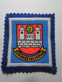 Hämeenlinna -kangasmerkki / matkailumerkki / hihamerkki / badge -pohjaväri sininen