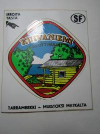 Kuivaniemi -Kalottimajat -tarra, matkamuistotarra 1970-luvulta