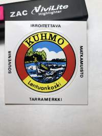 Kuhmo Lentuankoski -tarra, matkamuistotarra 1970-luvulta