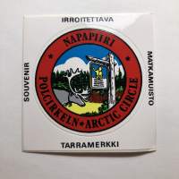 Napapiiri -Polcirkeln -Arctic Circle -tarra, matkamuistotarra 1970-luvulta