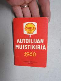 Shell autoilijan muistikirja 1962, sisältää huoltoasema- ja myyntipisteluettelon, kanteen painettu 