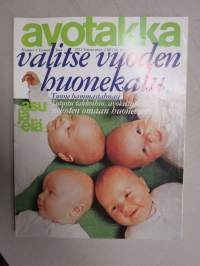 Avotakka 1972 nr 1, Takkatulet, Pirtti oli koti mm. Nivalan Heikkilä, Tulevaisuuden koti, Kerava - uusi maisemakirjasto, Hakkarainen neloset uusi koti, ym.