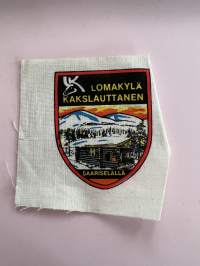 Lomakylä - Kakslauttanen - Saariselkä -hihamerkki, kangasmerkki -matkamuistomerkki