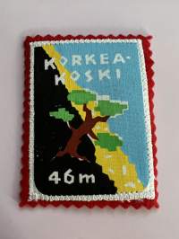 Korkeakoski 46m -kangasmerkki / matkailumerkki / hihamerkki / badge -pohjaväri punainen