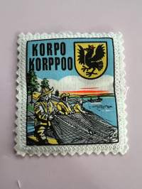 Korpo - Korppoo -kangasmerkki / matkailumerkki / hihamerkki / badge -pohjaväri valkoinen