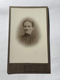 Fanny Hjelm -Kotka -visiittikorttivalokuva / visit card photo / cdv