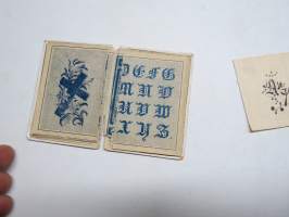 Ristipisto - kirjontamalleja, minikokoinen mallikirja 1800-luvun lopusta