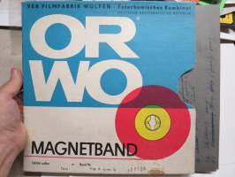 ORWO - VEB Filmfabrik Wolfen Magnetband -ääninauha aluperäislaatikossaan - 1000 m - 10/1974, merkintöjen mukaan nauhalla on mm. mongolialaista kansanmusiikkia?
