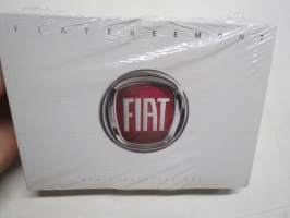 Fiat Freemont uso e manutenzione model year 2012 -käyttöohjekirja