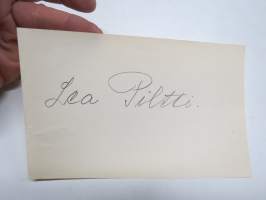 Lea Piltti, oopperalaulaja -nimikirjoitus / signature - autograph