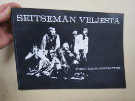 Seitsemän veljestä Turun Kaupunginteatteri -ohjaaja Kalle Holmberg, näyttelijät mm. Esko Salminen,Vesa-Matti Loiri, Heikki Kinnunen, Ilari Paatso -käsiohjelmakirja