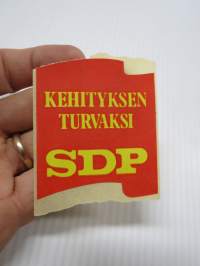 SDP - Kehityksen turvaksi -tarra