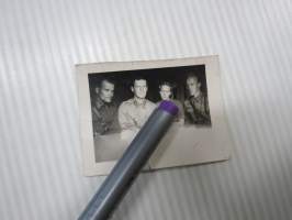 Tervihtuksiä eestiläiselt vapaehtosselta - Kers Artur Veebel?, 31.7.1942, teksti taustalla -valokuva