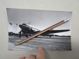 Aero Oy OH-LCA? DC-3 Oulu lentokenttä -valokuva